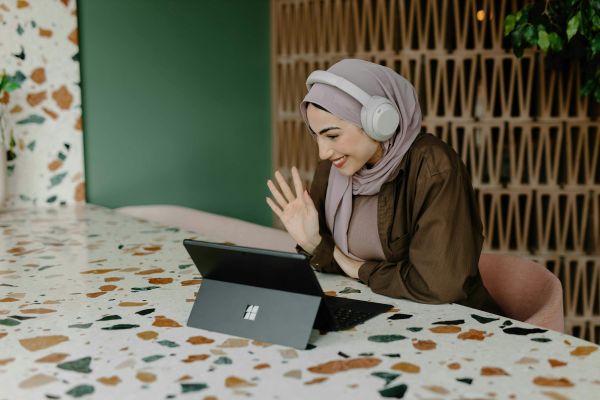 Apprendre l'arabe en ligne : méthodes modernes et interactives