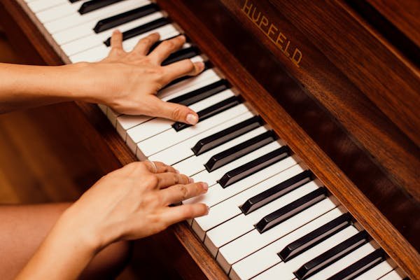 Les cours de piano à tours : une approche personnalisée à domicile